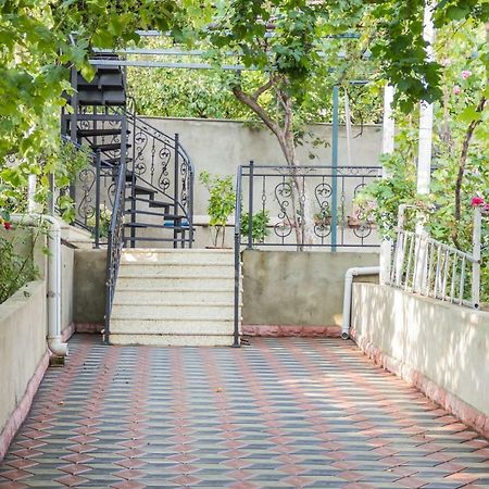 Apartament Sofia ティビリシ エクステリア 写真