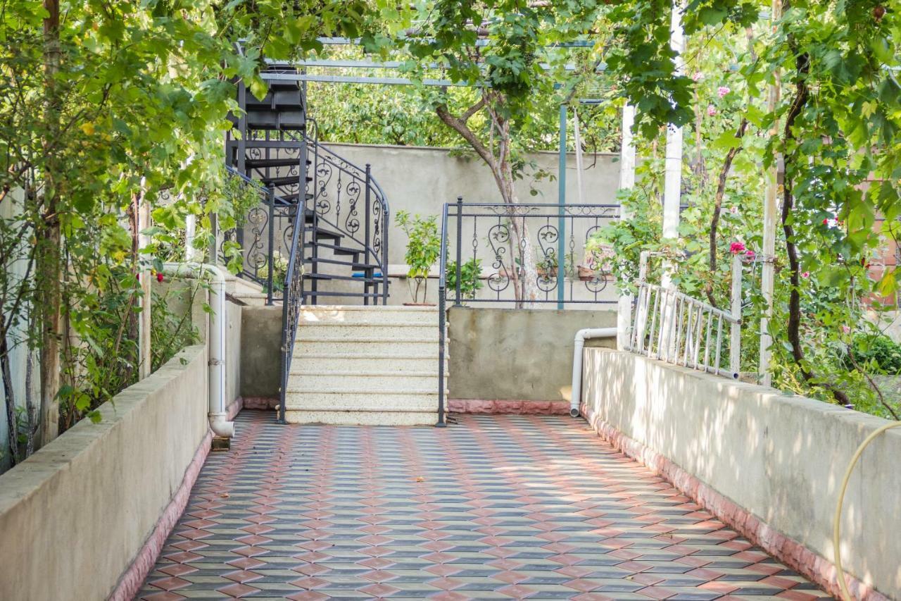Apartament Sofia ティビリシ エクステリア 写真